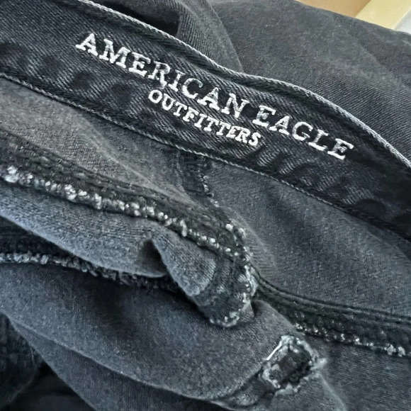 AEO • Black Mom Jean - Picture 4 of 7